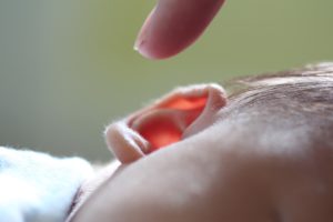apa yang perlu dilakukan jika serangga merangkak ke dalam telinga anda